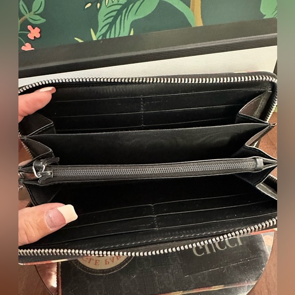 RARE LIMITED EDITION 👽🔥GUCCI Night Courrier GG Supreme Long Zip Around Wallet - Picture 14 of 16